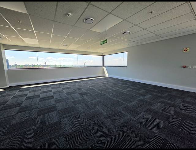3,107M² WAREHOUSE TO LET IN AIRPORT PARK